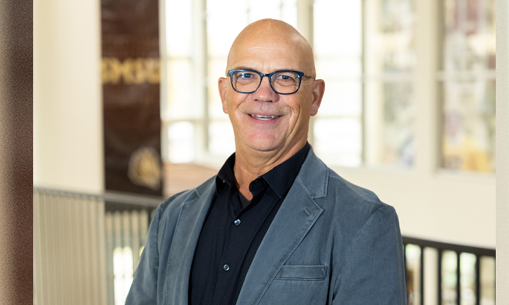 Duane Carrow to Receive Alumni Association Honorary Membership